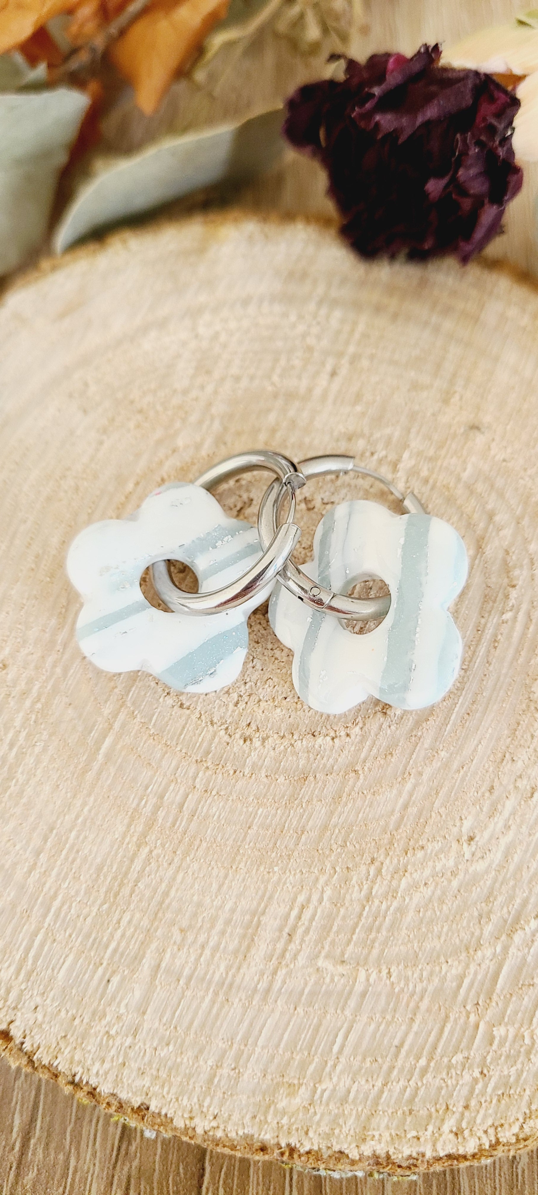 Cora blanche et turquoise avec liseré argenté