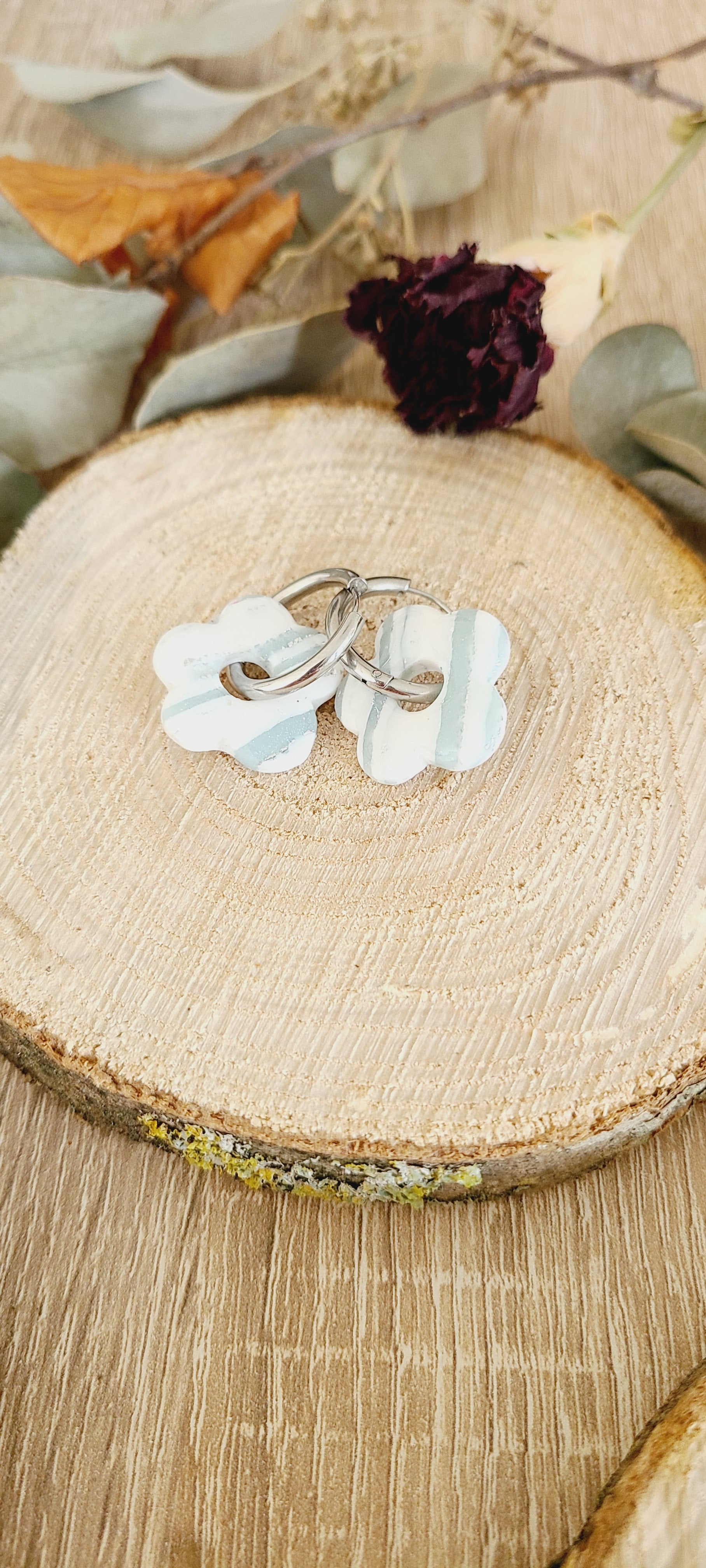 Cora blanche et turquoise avec liseré argenté