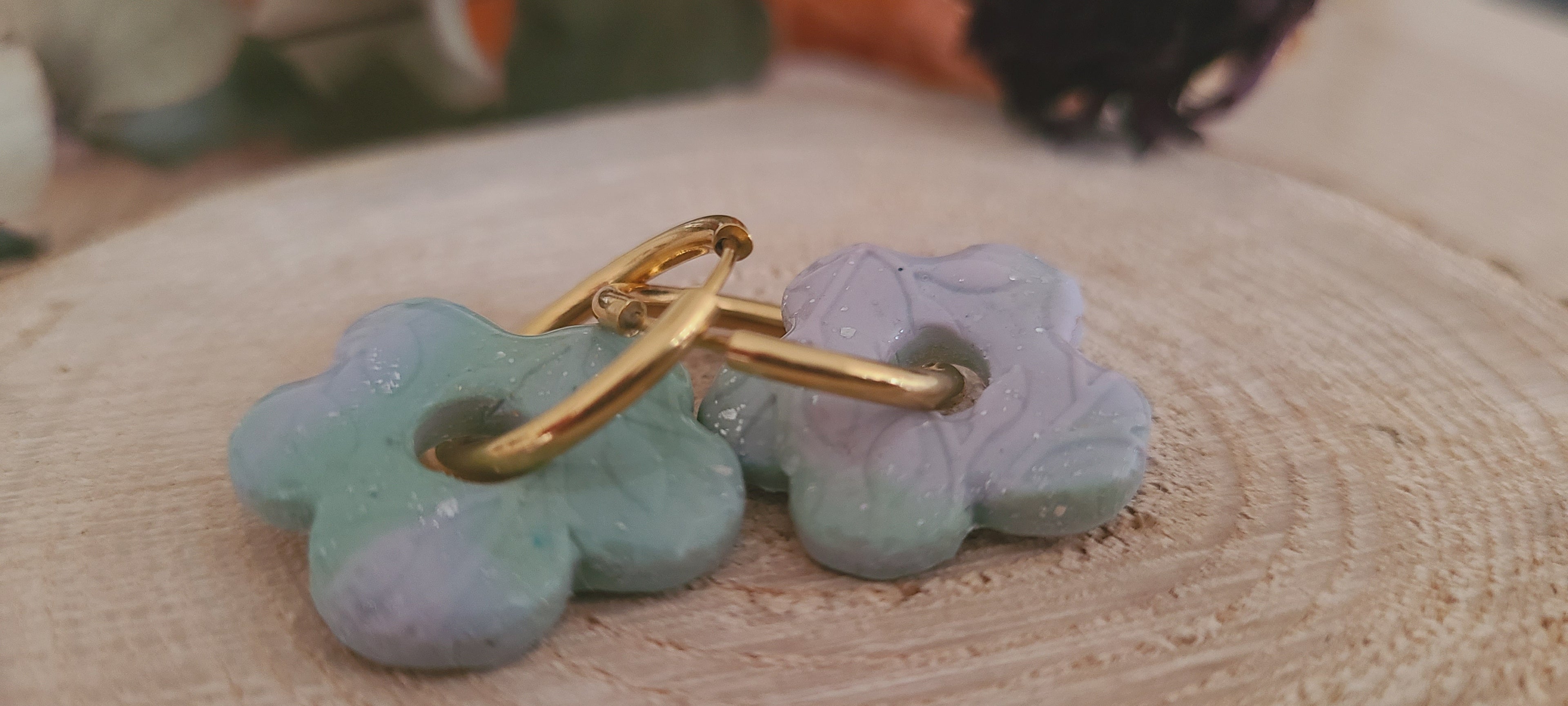 Cora marbré vert d'eau et mauve motif feuillage
