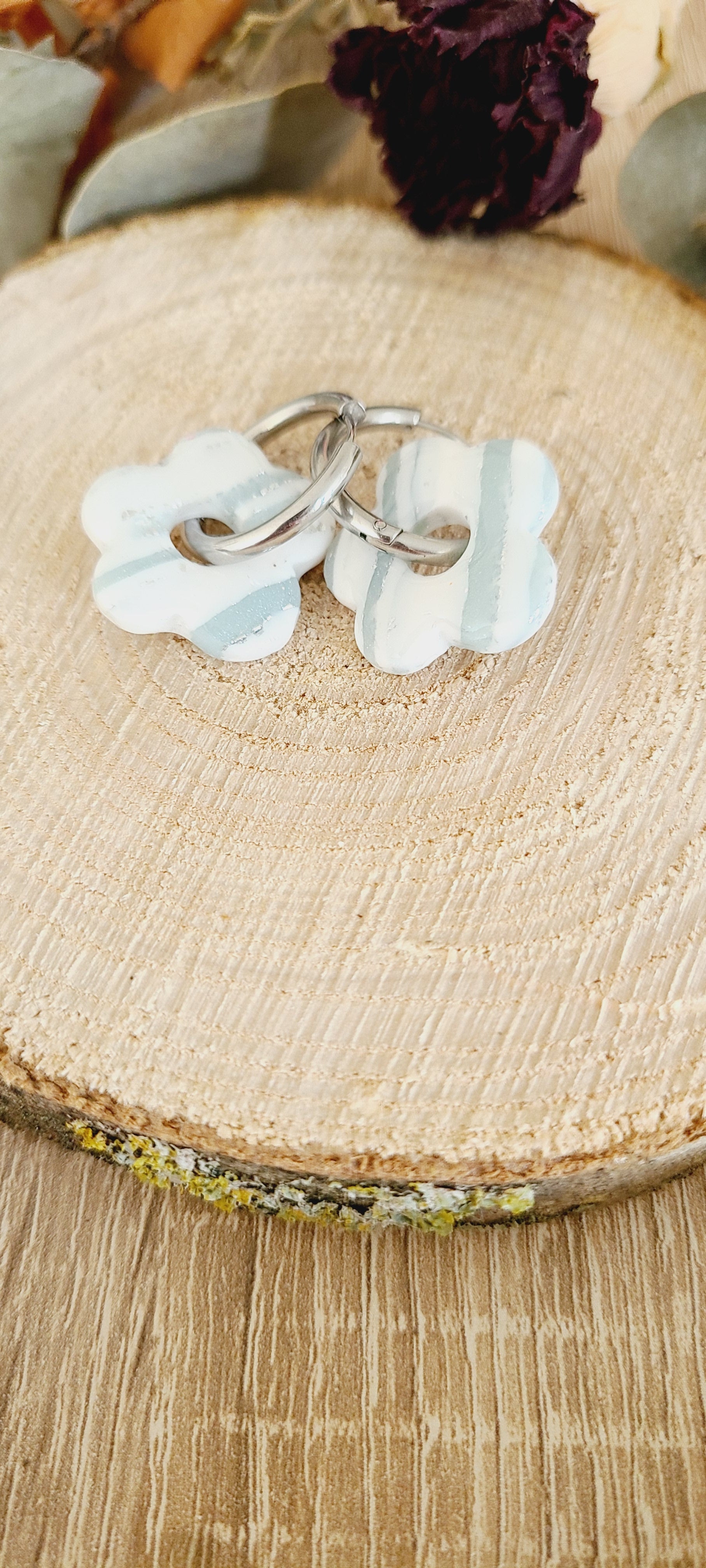 Cora blanche et turquoise avec liseré argenté